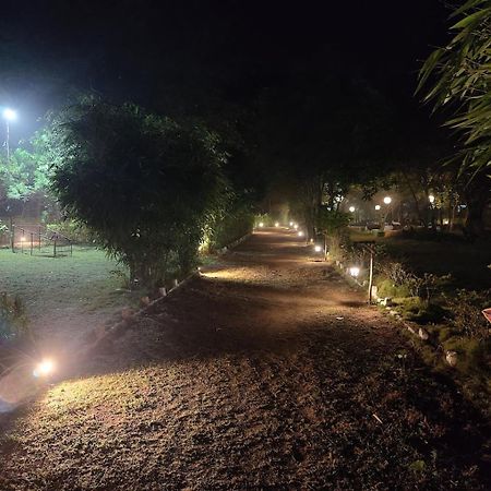 Pench Tiger Trails Resort Khawasa Bagian luar foto