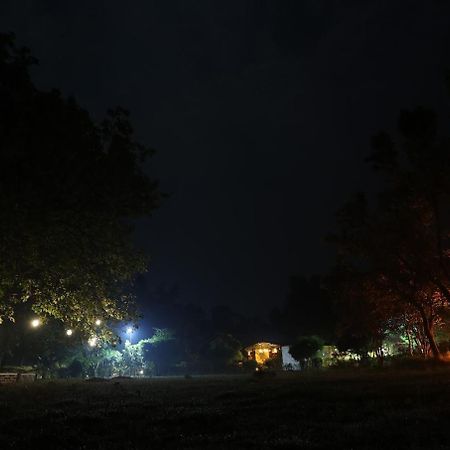 Pench Tiger Trails Resort Khawasa Bagian luar foto