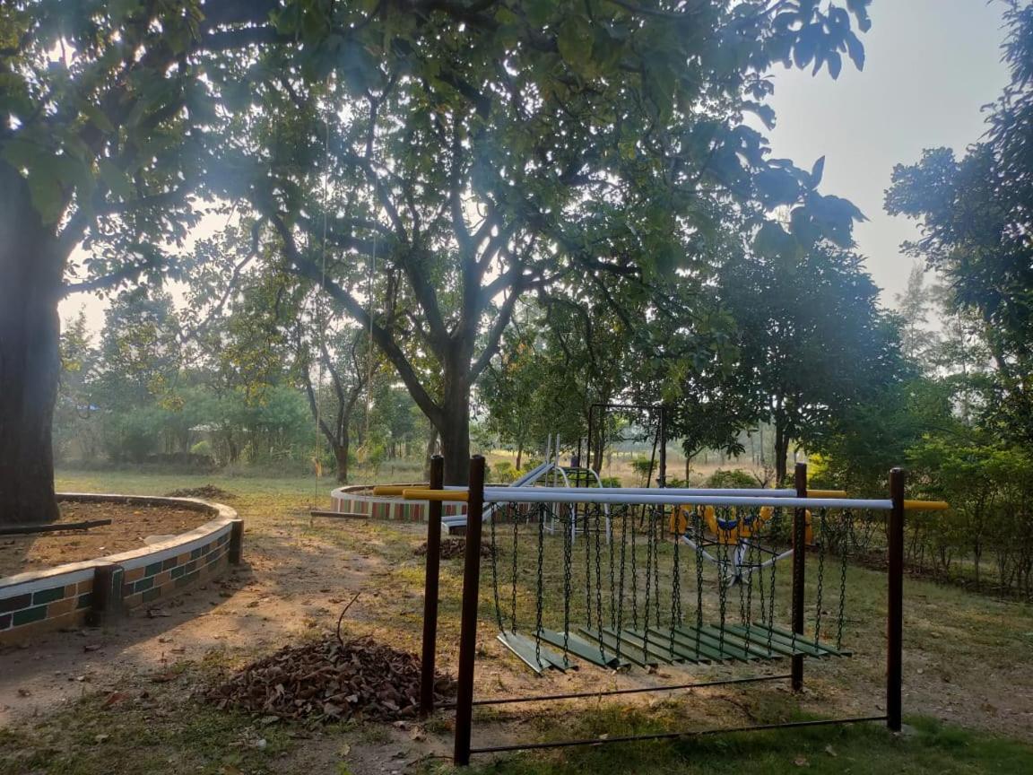 Pench Tiger Trails Resort Khawasa Bagian luar foto